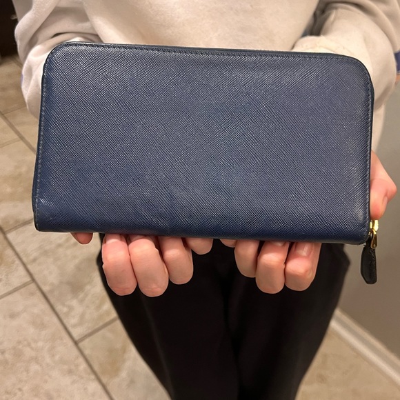 Pre-loved Authentic Prada Zip Wallet - Picture 3 of 12